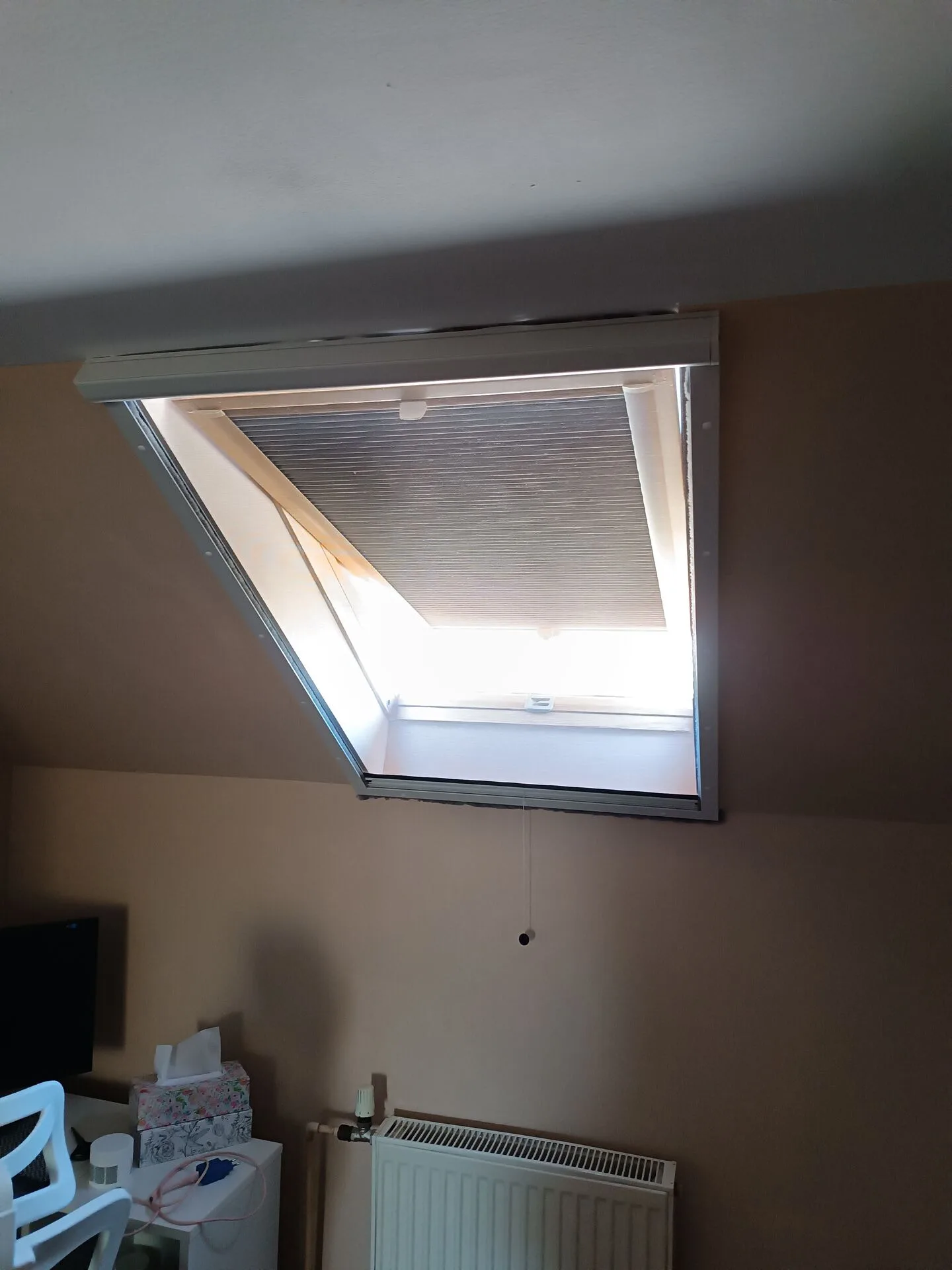 Moskitiery rolowane na okno dachowe Kraków